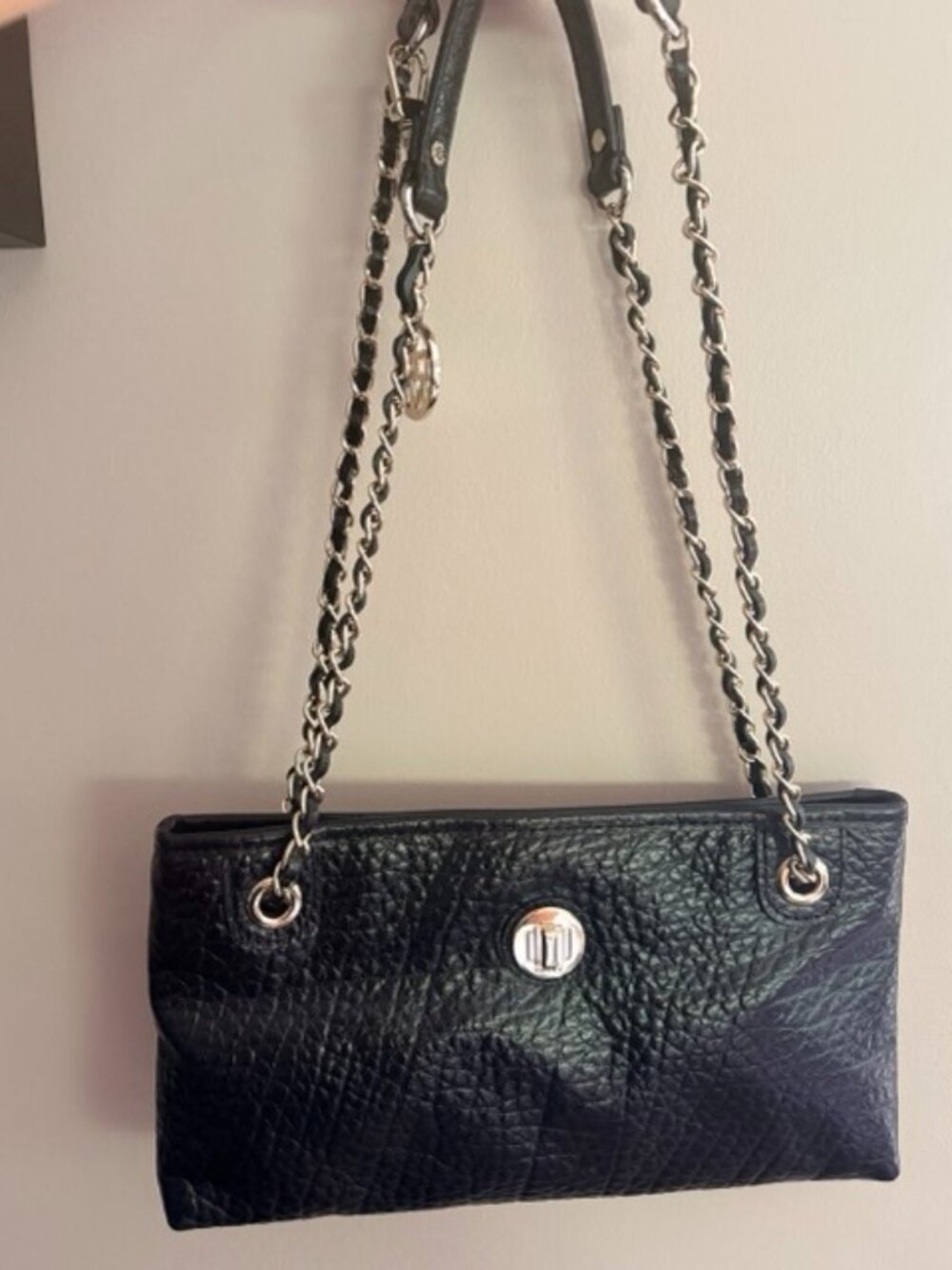 DKNY chain-strap black shoulder bag (new without tags)